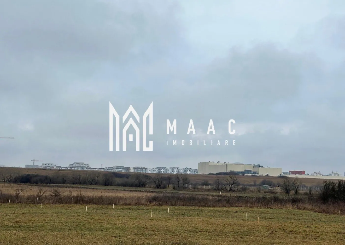 Teren | Extravilan | Oportunitate Investiție | 980 MP | Șelimbăr - MAAC Imobiliare vă propune spre vânzare două parcele de teren extravilan, situate într-o zonă cu potențial ridicat din Șelimbăr, în proximitatea Troiței. Caracteristici principale: Suprafață teren: 980 mp Front stradal: 28 ml (2 fronturi stradale,14 ml fiecare) Configurație parcelă: Fiecare parcela are o suprafață de 490 mp. Cotă de drum: Din suprafața fiecărei parcele, 90 mp sunt alocați drumului de acces. Localizare: Zona Troiței, Șelimbăr Utilități: Posibilitate de racordare (apă, canalizare, curent, gaz) din zona Mecatronics Se vinde exclusiv ca întreg. Pentru detalii suplimentare sau programarea unei vizionari, contactați-ne și specificați codul de identificare al proprietății ID: CP3031532. }}