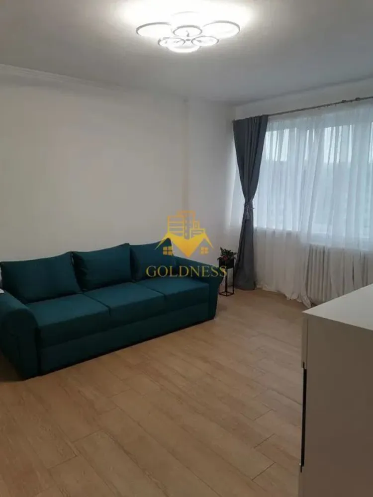 2 camere, Ultracentral, Modern, Parcare, Piata Mihai Viteazul - GOLDNESS Imobiliare vă propune spre închiriere un apartament cu 2 camere complet mobilat și utilat, la etajul 5 într-un imobil de 8 etaje, situat în zona Ultracentrala! Dispune de loc de parcare in curte! Se află în apropierea stațiilor de transport în comun, magazine, restaurante, spații verzi, farmacii, etc. Apartamentul este compartimentat astfel: - dormitor cu pat matrimonial, dressing, noptiere - living cu canapea extensibila, comoda tv, - bucatarie complet utilată și mobilată, loc de servit masa - baie cu cabina de dus, calorifer port prosop și dulap pentru depozitare. - o tarasa de 10 mp si un balcon de 5 mp Imobilul este dotat cu toate cele necesare- centrală proprie, frigider, aragaz, hotă, mașină de spălat haine, etc. Dacă sunteți interesați de acest apartament și doriți să îl vizionați, dar și pentru alte oferte nu ezitați să ne contactați telefonic sau prin e-mail. Vă stăm la dispoziție! Pentru intermediere se percepe un comision de 50% din prețul chiriei! }}