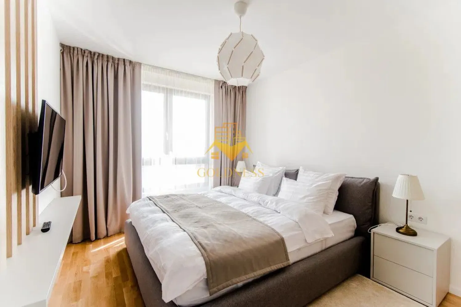 2 camere, modern, Parcare, LUX, Intre Lacuri,Iulius mall, Park Lake - GOLDNESS Imobiliare vă propune spre închiriere un apartament cu 2 camere complet mobilat și utilat, la etajul 4 într-un imobil de 10 etaje, în cartierul Gheorgheni. Apartamentul este compartimentat astfel: Dispune de loc de parcare subteran! Apartamentul este compartimentat astfel: - dormitor cu pat matrimonial, dressing, noptiere, TV - living cu bucatarie open-space complet utilată, canapea extensibla, loc de servit masa - baie cu cada, calorifer port prosop și dulap pentru depozitare. - terasa de 9 mp. Imobilul este dotat cu toate cele necesare- centrală proprie, mașină de spălat haine, masina de spalat vase,frigider, plită electrică, hotă, TV, etc. Se află în apropierea stațiilor de transport în comun, magazine, restaurante, spații verzi, farmacii, etc. Dacă sunteți interesați de acest apartament și doriți să îl vizionați, dar și pentru alte oferte sau detalii nu ezitați să ne contactați telefonic sau prin e-mail - goldnessimobiliare@gmail.com. Vă stăm la dispoziție! }}