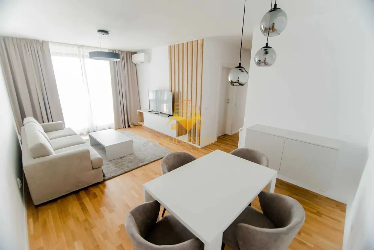 2 camere, modern, Parcare, LUX, Intre Lacuri,Iulius mall, Park Lake - GOLDNESS Imobiliare vă propune spre închiriere un apartament cu 2 camere complet mobilat și utilat, la etajul 4 într-un imobil de 10 etaje, în cartierul Gheorgheni. Apartamentul este compartimentat astfel: Dispune de loc de parcare subteran! Apartamentul este compartimentat astfel: - dormitor cu pat matrimonial, dressing, noptiere, TV - living cu bucatarie open-space complet utilată, canapea extensibla, loc de servit masa - baie cu cada, calorifer port prosop și dulap pentru depozitare. - terasa de 9 mp. Imobilul este dotat cu toate cele necesare- centrală proprie, mașină de spălat haine, masina de spalat vase,frigider, plită electrică, hotă, TV, etc. Se află în apropierea stațiilor de transport în comun, magazine, restaurante, spații verzi, farmacii, etc. Dacă sunteți interesați de acest apartament și doriți să îl vizionați, dar și pentru alte oferte sau detalii nu ezitați să ne contactați telefonic sau prin e-mail - goldnessimobiliare@gmail.com. Vă stăm la dispoziție! }}