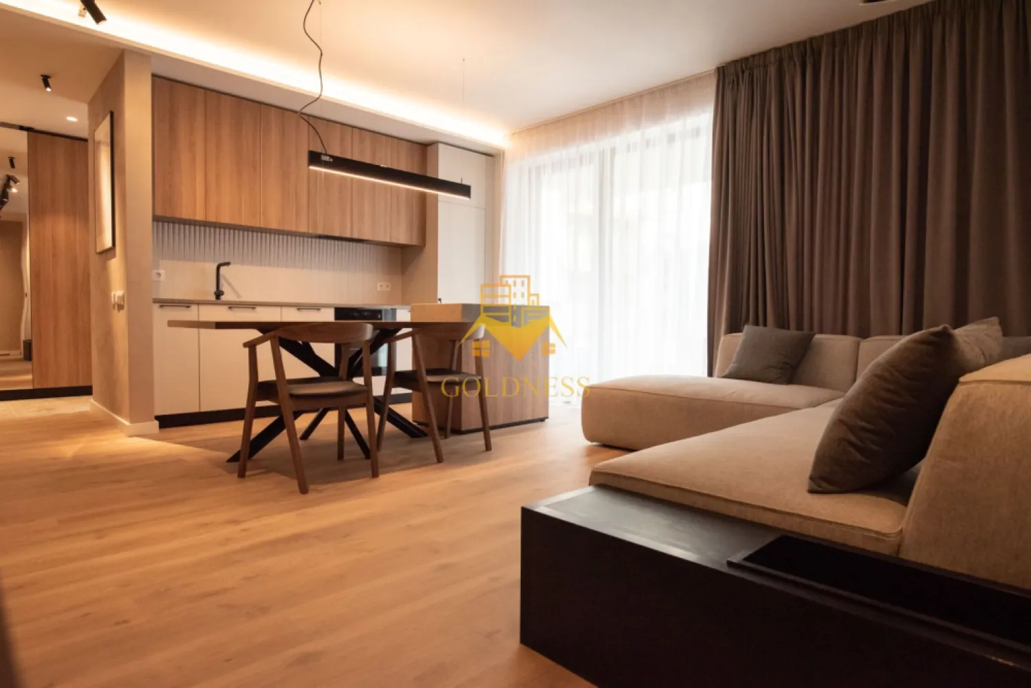 2 camere, modern, AC, garaj, bloc nou, Marasti zona Blvd Bucuresti - GOLDNESS Imobiliare vă propune spre închiriere un apartament cu 2 camere complet mobilat și utilat, la etajul 2 într-un imobil de 5 etaje, în Cartierul Marasti. Dispune de loc de parcare subterana! Se află în apropierea stațiilor de transport în comun, magazine, restaurante, spații verzi, farmacii, etc. Apartamentul este compartimentat astfel: - dormitor cu pat matrimonial, dressing, noptiere - living cu bucatarie open space complet utilată, canapea extensibilă, loc de servit masa - baie cu cabina de dus, calorifer port prosop și dulap pentru depozitare. - 2 terase de 8 si 4 mp. Imobilul este dotat cu toate cele necesare- centrală proprie, mașină de spălat haine, frigider, plită electrică, hotă, etc. Dacă sunteți interesați de acest apartament și doriți să îl vizionați, dar și pentru alte oferte nu ezitați să ne contactați telefonic sau prin e-mail. Vă stăm la dispoziție! Pentru intermediere se percepe un comision de 50% din prețul chiriei! }}
