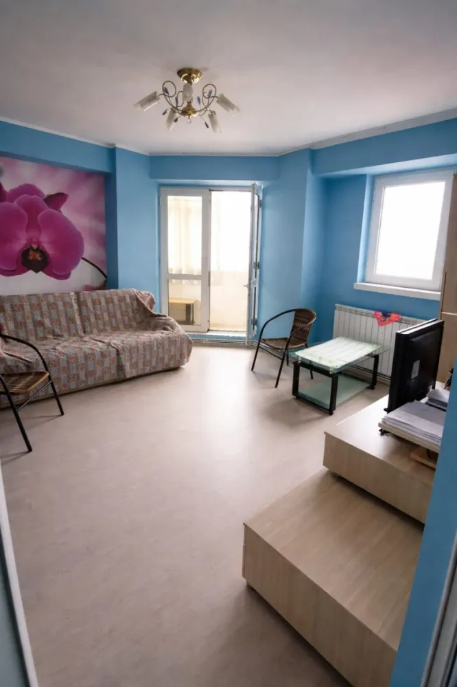 De vanzare apartament cu 2 camere Mazepa 2, 62.000 euro - Se oferă spre vânzare apartament cu 2 camere, situat într-una dintre cele mai căutate zone din Galați – Mazepa 2, cu o priveliște deosebită către Dunăre. Etaj: 5 din 8, An construcție: 1986, Suprafață: 46 mp, Vedere panoramică spre Dunăre Apartamentul este ideal atât pentru locuit, cât și ca investiție, beneficiind de o poziționare excelentă, aproape de puncte de interes, magazine, mijloace de transport și zone de promenadă. Preț: 62.000 euro (negociabil) Pentru mai multe detalii sau programarea unei vizionări, sunati la nr. de telefon 0746. 252.252 Liliana Ene }}