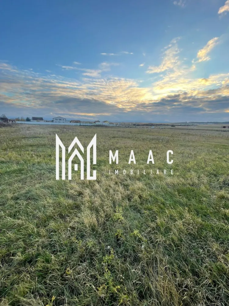 Teren intravilan | 2.100 mp | Șura Mică - MAAC Imobiliare vă propune spre vânzare un teren intravilan cu o suprafață de 2.100 mp, situat în localitatea Șura Mica într-o zonă liniștită și în plină dezvoltare|ideală pentru construcția unei locuințe familiale sau ca investiție. Detalii principale: Suprafață totală: 2.100 mp Regim: intravilan Deschidere generoasă la drum Utilități disponibile în zonă: apă, curent, gaz, canalizare Acces facil către municipiul Sibiu, la doar câteva minute de mers cu mașina Avantaje: Zonă rezidențială în dezvoltare rapidă Cadru natural plăcut, cu priveliște spre împrejurimi Potrivit pentru casă individuală, duplex sau mic ansamblu rezidenția Pentru mai multe detalii specificati telefonic: CP2801896 }}