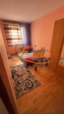 Apartament 3 camere decomandat Calea Bucuresti etaj 1/4