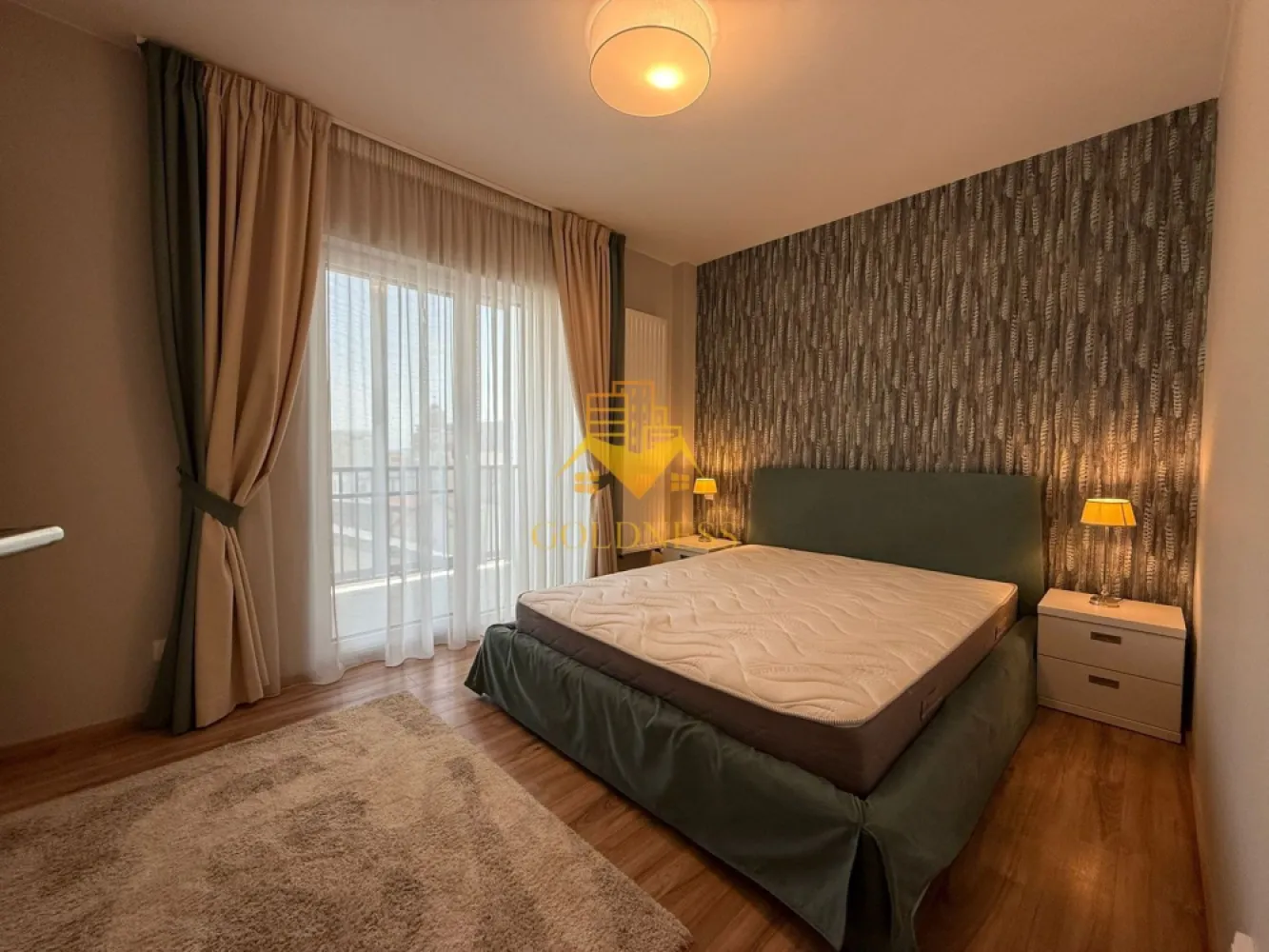 3 camere, garaj, bloc nou, Buna Ziua Bonjour Residence,Zona Liceul ELF - GOLDNESS Imobiliare vă propune spre închiriere un apartament cu 3 camere complet mobilat și utilat, la etajul 4 într-un imobil de 6 etaje, în Cartierul Buna Ziua. Dispune de loc de parcare subterana inclusa in pret! Se află în apropierea stațiilor de transport în comun, magazine, restaurante, spații verzi, farmacii, etc. Apartamentul este compartimentat astfel: - dormitor cu pat matrimonial, dressing, noptiere - al 2 lea dormitor se mobileaza la cerere - living cu bucatarie open space complet utilată și mobilată, canapea extensibilă, loc de servit masa - baie cu cada, calorifer port prosop și dulap pentru depozitare. - baie de serviciu - terasa de 16 mp. Imobilul este dotat cu toate cele necesare- centrală proprie, frigider, aragaz, hotă, mașină de spălat haine, etc. Dacă sunteți interesați de acest apartament și doriți să îl vizionați, dar și pentru alte oferte nu ezitați să ne contactați telefonic sau prin e-mail. Vă stăm la dispoziție! Pentru intermediere se percepe un comision de 50% din prețul chiriei! }}