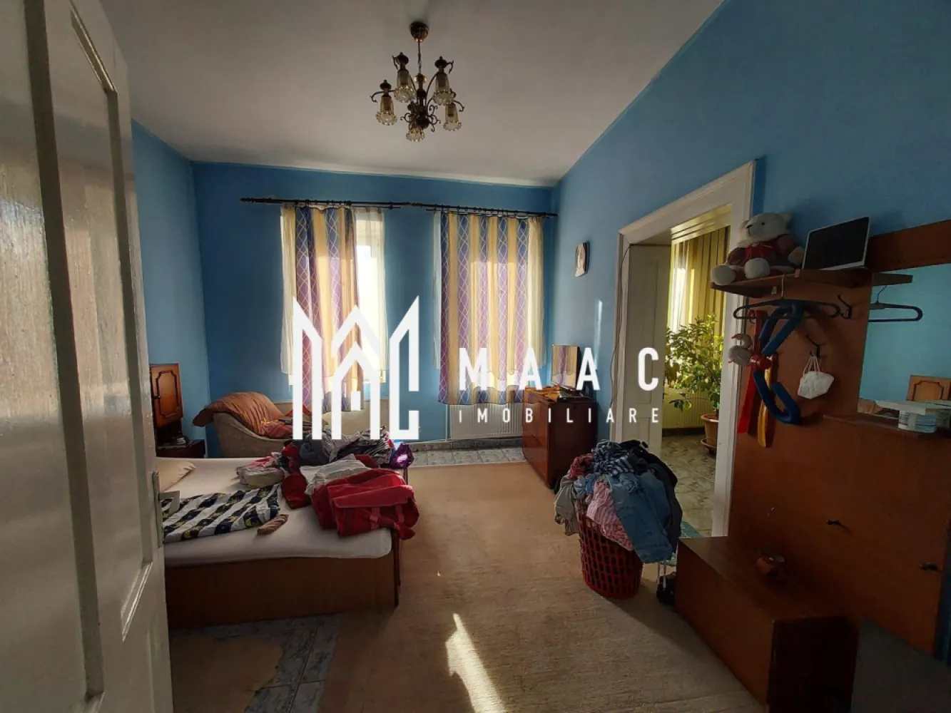 Casa 5 camere | 1600 mp Teren | Sura Mica - MAAC Imobiliare vă propune spre vânzare o casă amplasată pe un teren generos de 1.600 mp, ideală pentru cei care își doresc spațiu, intimitate și acces complet la utilități. Proprietatea este potrivită atât pentru locuire permanentă, cât și pentru dezvoltare ulterioară. Detalii proprietate: Suprafață teren: 1.600 mp Compartimentare: 5 camere Predare: nemobilată Dotări și utilități: Încălzire eficientă: centrală pe lemne + pompă de căldură Racordată la: curent electric gaz apă Avantaje: Teren foarte mare, potrivit pentru extindere, grădină, zonă de relaxare sau activități gospodărești Casă versatilă, ce poate fi personalizată după preferințele viitorului proprietar Utilități complete, costuri reduse la încălzire datorită pompei de căldură Ideală pentru o familie care caută liniște și spațiu sau pentru investiție pe termen lung Pentru mai multe detalii și pentru programarea unei vizionări, vă rugăm să ne contactați menționând ID: CP2802061 }}