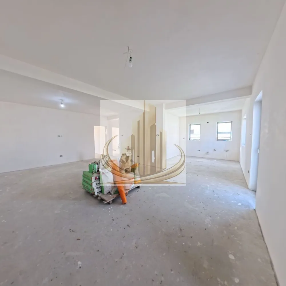 Duplex Modern Parter – Dumbrăvița | 92 mp utili | Teren 350 mp - Grand Mobilis Imobiliare vă propune spre vânzare jumătate de duplex modern, situat în Mosnita Noua, la doar 300 m de Kaufland , într-o zonă liniștită și în plină dezvoltare. 📐 Suprafață utilă: 92 mp 🌿 Suprafață teren: 350 mp 🚗 3-4 locuri de parcare 🔹 Compartimentare: Living foarte spațios și luminos Bucătărie (se poate închide la cerere) 2 dormitoare 2 băi (una cu cadă, una cu duș) Cameră tehnică Terasă generoasă de 20 mp 🔹 Construcție & Dotări: ✔️ Construcție din cărămidă (inclusiv pereți interiori) ✔️ Izolație EPS80 – 10 cm ✔️ Acoperiș tip terasă cu 20 cm izolație + membrană EPDM ✔️ Tâmplărie PVC Salamander tripan ✔️ Locuință foarte luminoasă 🔹 Finisaje (la alegere în buget): ✔️ Parchet + gresie + accesorii: 80 lei/mp ✔️ Uși interioare: 1200 lei/buc ✔️ Baie: 2500 lei 🔹 Avantaje: 📍 Locație excelentă – aproape de Kaufland, acces rapid către oraș 🌿 Zonă liniștită, ideală pentru locuit 🚗 Curte generoasă + multiple locuri de parcare 📲 Ideal pentru familie sau investiție 🎥 Tur virtual disponibil la cerere 👉 Pentru detalii și vizionări: Grand Mobilis Imobiliare ID intern: CP3033855 }}