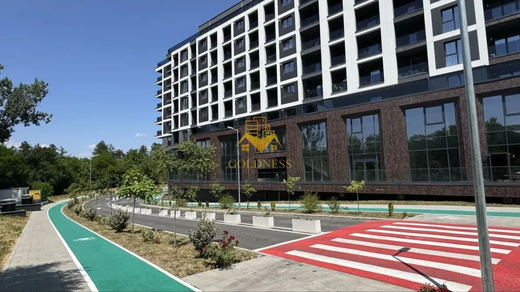 2 camere, Premium, bloc nou, Soporului Zona Baza Sportiva, Iulius Mall - GOLDNESS Imobiliare vă propune spre închiriere un apartament cu 2 camere complet mobilat și utilat, la etajul 2 într-un imobil de 8 etaje, în Cartierul Gheorgheni. Dispune de parcare subterana inclusa in pret! Se află în apropierea stațiilor de transport în comun, magazine, restaurante, spații verzi, farmacii, etc. Apartamentul este compartimentat astfel: - dormitor cu pat matrimonial, dressing, noptiere - living cu bucatarie open space complet utilată și mobilată, canapea extensibilă, loc de servit masa - baie cu cabina de dus, calorifer port prosop și dulap pentru depozitare. - terasa de 20 mp. Imobilul este dotat cu toate cele necesare- centrală proprie, frigider, aragaz, hotă, mașină de spălat haine, etc. Dacă sunteți interesați de acest apartament și doriți să îl vizionați, dar și pentru alte oferte nu ezitați să ne contactați telefonic sau prin e-mail. Vă stăm la dispoziție! Pentru intermediere se percepe un comision de 50% din prețul chiriei! }}