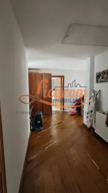 Vila P+E Bartolomeu,4 camere,4 bai,curte,garaj.