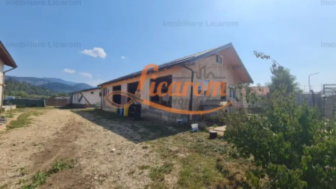 Proprietate in Cristian cu trei constructii+o fundatie,450000euro