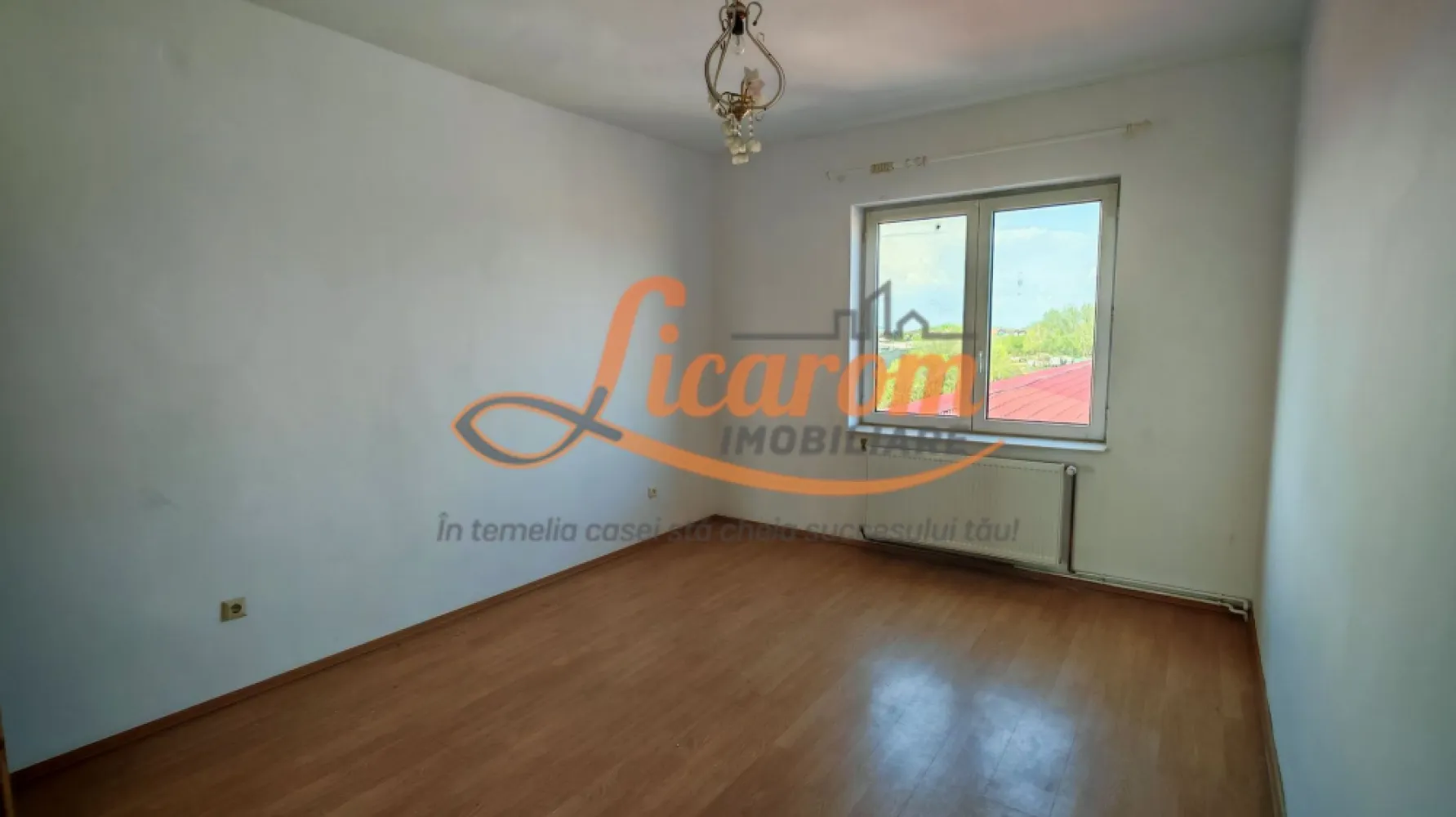 Hala 500 mp productie/depozitare Bartolomeu,birouri,parcare mare. - Licarom Imobiliare propune spre inchiriere o hala in suprafata de 500 mp,situata in Bartolomeu zona industriala. Proprietatea are in dotare 2 spatii pentru vestiare (aproximativ 100 mp),4 birouri in suprafata de 120 mp,un grup sanitar si are o parcare mare ,in suprafata de 200 mp, in care incap 18 masini. Hala este pretabila pentru produtie,depozitare,service auto,etc. Este racordata la curent electric de 380 V, cu putere instalata de 25KW care se poate mari la nevoie pana la 300 KW. Incalzirea se face cu gaz. Accesul este foarte usor catre oras si catre centura Bv. Pretul chiriei este de 2000 euro/luna. Pentru informatii suplimentare si vizionari,nu ezitati sa ne contactati la telefon 0741059397 Consultant imobiliar Calin si 0723985424 Consultant imobiliar Liliana. }}