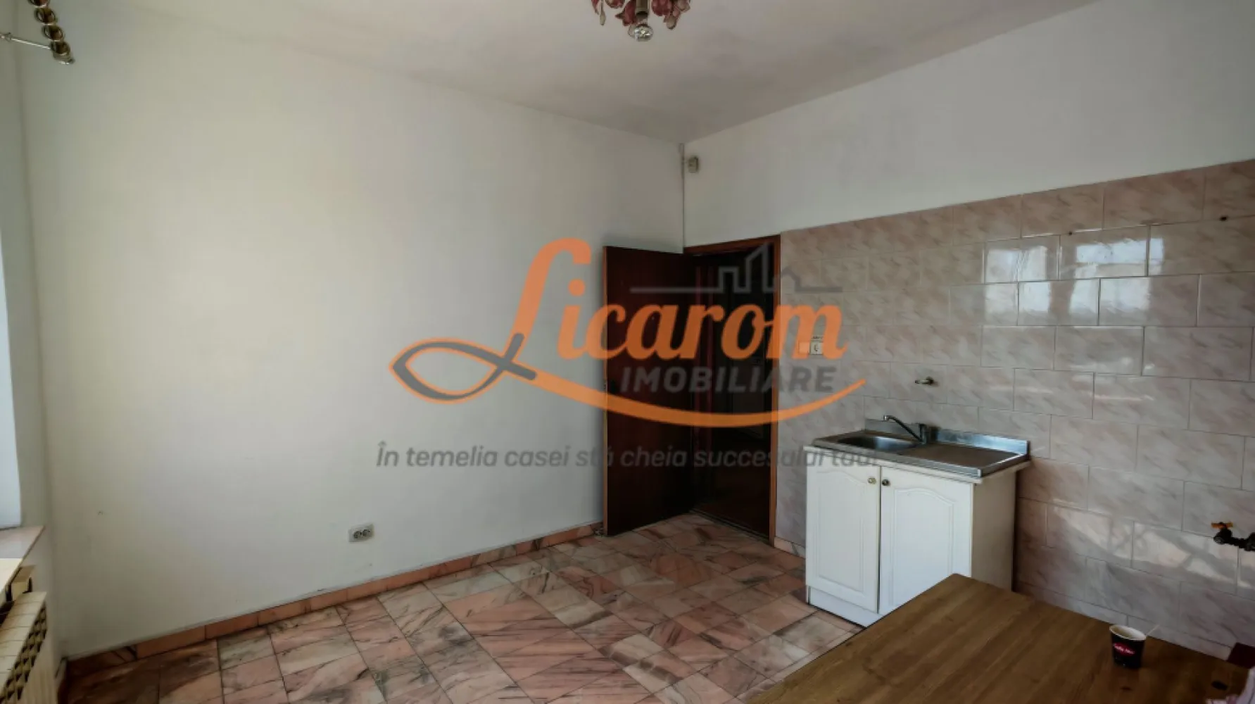 Hala 500 mp productie/depozitare Bartolomeu,birouri,parcare mare. - Licarom Imobiliare propune spre inchiriere o hala in suprafata de 500 mp,situata in Bartolomeu zona industriala. Proprietatea are in dotare 2 spatii pentru vestiare (aproximativ 100 mp),4 birouri in suprafata de 120 mp,un grup sanitar si are o parcare mare ,in suprafata de 200 mp, in care incap 18 masini. Hala este pretabila pentru produtie,depozitare,service auto,etc. Este racordata la curent electric de 380 V, cu putere instalata de 25KW care se poate mari la nevoie pana la 300 KW. Incalzirea se face cu gaz. Accesul este foarte usor catre oras si catre centura Bv. Pretul chiriei este de 2000 euro/luna. Pentru informatii suplimentare si vizionari,nu ezitati sa ne contactati la telefon 0741059397 Consultant imobiliar Calin si 0723985424 Consultant imobiliar Liliana. }}