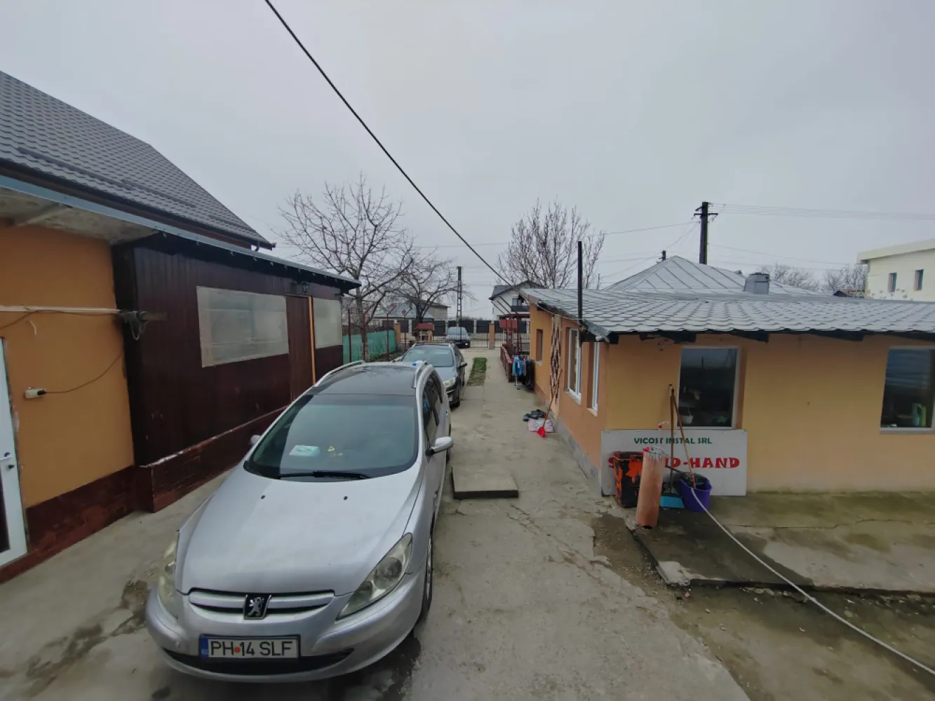 Imobil cu 2 constructii, anexe și 670 mp teren, utilități racordate, Bratasanca