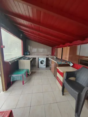 Imobil cu 2 constructii, anexe și 670 mp teren, utilități racordate, Bratasanca