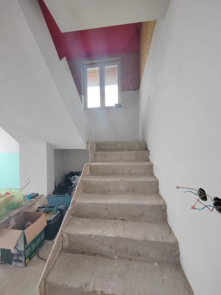 Imobil cu 2 constructii, anexe și 670 mp teren, utilități racordate, Bratasanca