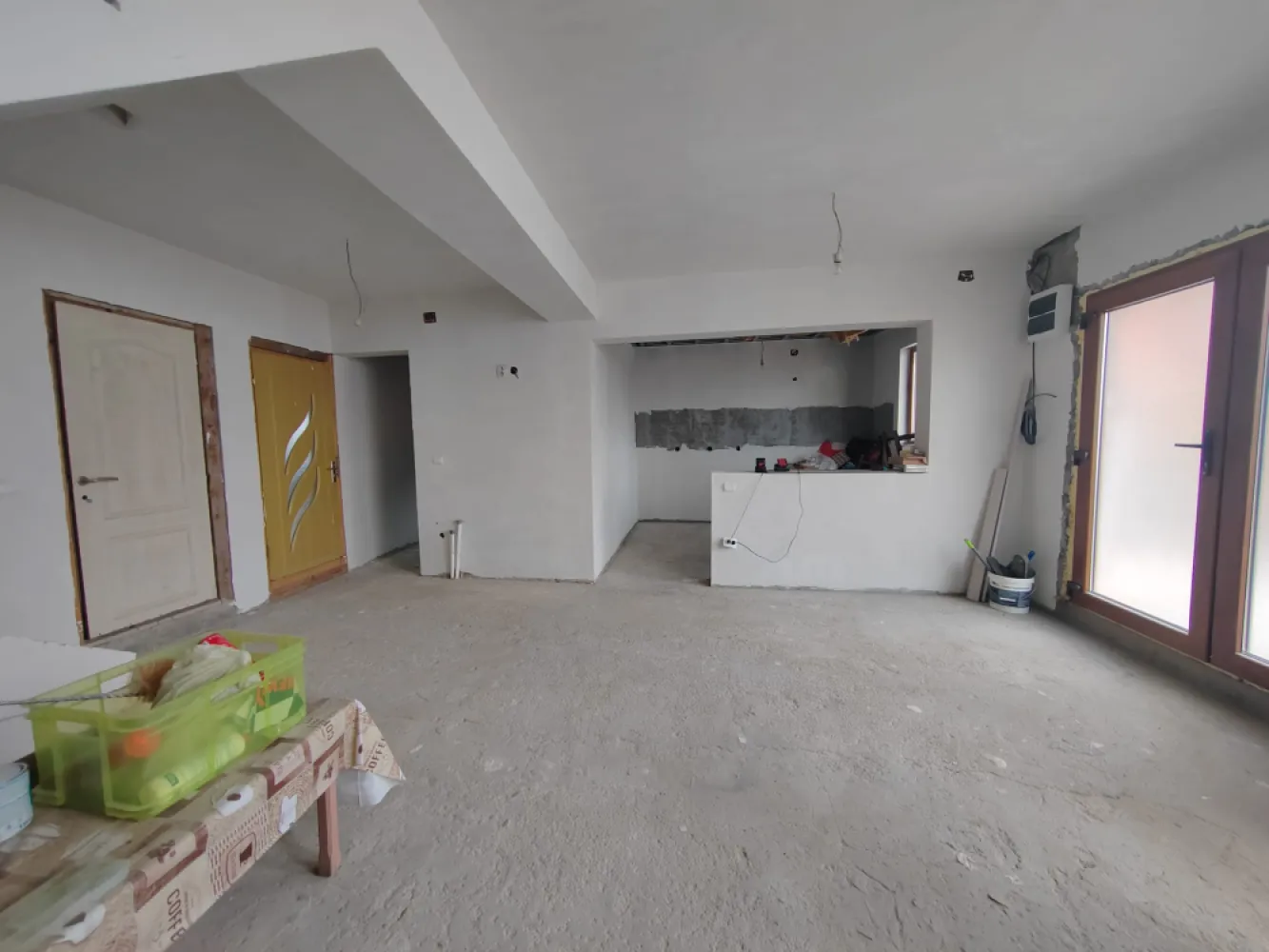 Imobil cu 2 constructii, anexe și 670 mp teren, utilități racordate, Bratasanca