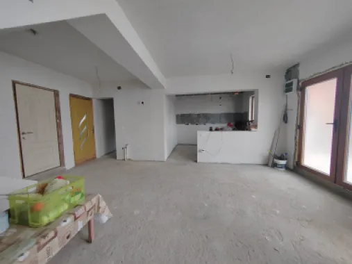 Imobil cu 2 constructii, anexe și 670 mp teren, utilități racordate, Bratasanca