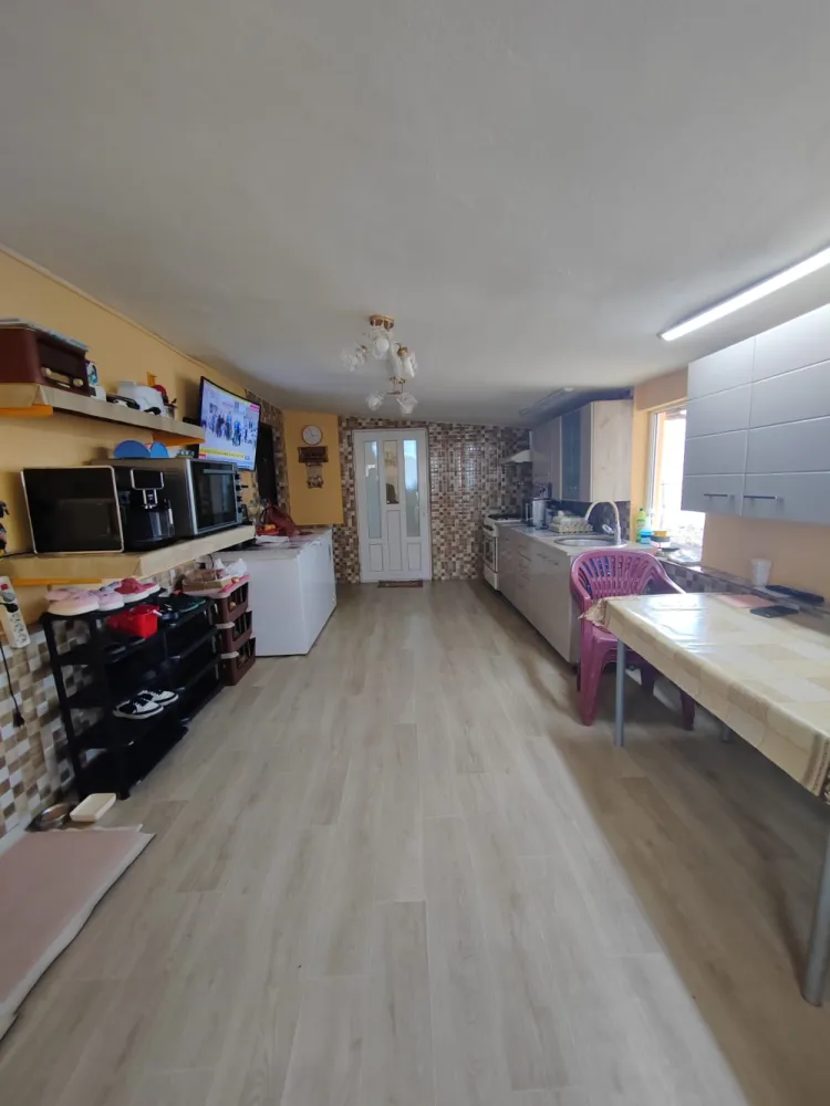 Imobil cu 2 constructii, anexe și 670 mp teren, utilități racordate, Bratasanca