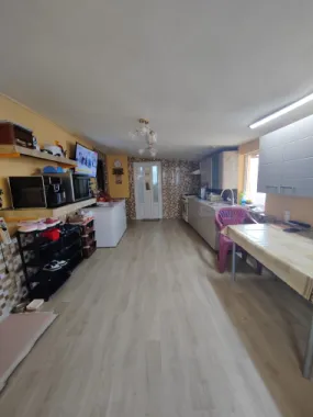 Imobil cu 2 constructii, anexe și 670 mp teren, utilități racordate, Bratasanca