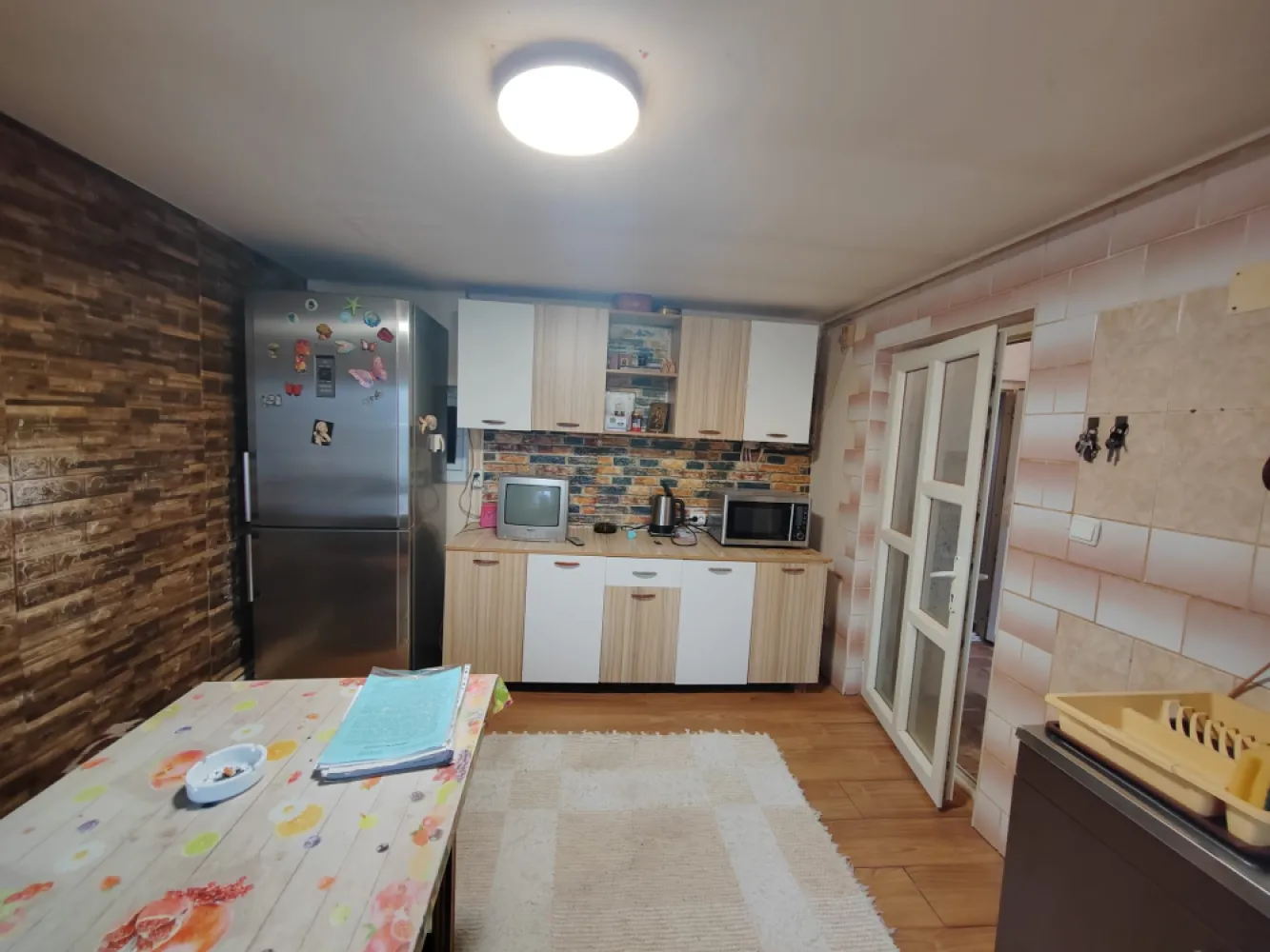 Imobil p+m cu teren generos 2259 mp, Filipeștii de Târg, disponibil imediat - Agenția imobiliară Sebarucata Business Consulting vă prezintă spre vânzare un imobil cu regim de înălțime P+M ce beneficiază de un teren generos în suprafață de 2259 mp în Filipestii de Targ- Prahova.Descrierea proprietății:1. TerenSuprafață: 2.259 mpCategoria: intravilanUtilizare: curți construcții, arabil2. Construcția principalăInitial, imobilul era reprezentat de o constructie cu o suprafață de 50 mp asupra căreia s-a intervenit în perioada 2011-2015 prin lucrari de extindere, finalizate cu proces verbal de receptie lucrare.Regim de înălțime: Parter + MansardăSuprafata construita: 135,69 mpSuprafață construită desfășurată: 190,03 mpSuprafață utilă totală: 149,34 mpStructură construcție:Construcție inițială:Vechime constructie: edificata in 1960–19702 camere( 1 camera, 1 birou)+ 2 holurisuprafață utilă: 37,32 mpsuprafață construită: 50,10 mpExtindere:Suprafata construita :146 mpParter: 3 camere,1 baie, 1 bucatarie, 1 holMansarda: living, dormitor, hol, casa scarii- realizată între 2011–2015- documentație tehnică existentăStadiu finisare: mansarda nefinalizată+ 1camera/casa scarii de la parter nefinalizata; de finisat fatada imobilului.Caracteristici constructive:Zidarie: pereti structurali din zidarie BCA cu centuri si stalpisori din beton armat;Planseu peste parter din beton armat;Fundatii: beton;Acoperis: sarpanta;Invelitoare: tabla;Sistem de incalzire: CT.3.Anexa- constructie auxiliara folosita cu scop de depozitare, relativ nouă (placări tip panouri / lemn).Utilități: energie electrică, apă+ fantana( adancime 40 m, necuratata), gaz( centrala proprie+ calorifere), fosa vidanjabila.Imobilul se potrivește în special pentru:- o familie care dorește casă cu teren mare;- persoane din Ploiești care caută o zonă liniștită;- cumpărători interesați de grădină, livadă sau hobby agricol.Dacă simțiți că acest imobil este ceea ce căutați, vă invit să mă contactați pentru informații suplimentare și stabilirea unei vizionari!&nbsp; }}