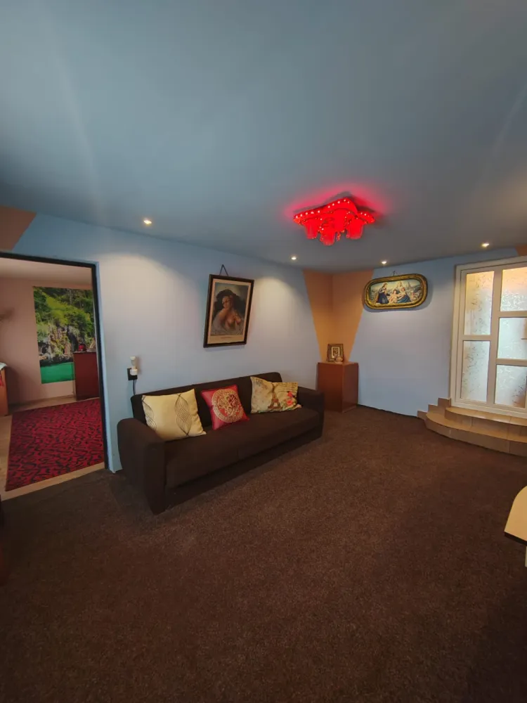 Imobil p+m cu teren generos 2259 mp, Filipeștii de Târg, disponibil imediat - Agenția imobiliară Sebarucata Business Consulting vă prezintă spre vânzare un imobil cu regim de înălțime P+M ce beneficiază de un teren generos în suprafață de 2259 mp în Filipestii de Targ- Prahova.Descrierea proprietății:1. TerenSuprafață: 2.259 mpCategoria: intravilanUtilizare: curți construcții, arabil2. Construcția principalăInitial, imobilul era reprezentat de o constructie cu o suprafață de 50 mp asupra căreia s-a intervenit în perioada 2011-2015 prin lucrari de extindere, finalizate cu proces verbal de receptie lucrare.Regim de înălțime: Parter + MansardăSuprafata construita: 135,69 mpSuprafață construită desfășurată: 190,03 mpSuprafață utilă totală: 149,34 mpStructură construcție:Construcție inițială:Vechime constructie: edificata in 1960–19702 camere( 1 camera, 1 birou)+ 2 holurisuprafață utilă: 37,32 mpsuprafață construită: 50,10 mpExtindere:Suprafata construita :146 mpParter: 3 camere,1 baie, 1 bucatarie, 1 holMansarda: living, dormitor, hol, casa scarii- realizată între 2011–2015- documentație tehnică existentăStadiu finisare: mansarda nefinalizată+ 1camera/casa scarii de la parter nefinalizata; de finisat fatada imobilului.Caracteristici constructive:Zidarie: pereti structurali din zidarie BCA cu centuri si stalpisori din beton armat;Planseu peste parter din beton armat;Fundatii: beton;Acoperis: sarpanta;Invelitoare: tabla;Sistem de incalzire: CT.3.Anexa- constructie auxiliara folosita cu scop de depozitare, relativ nouă (placări tip panouri / lemn).Utilități: energie electrică, apă+ fantana( adancime 40 m, necuratata), gaz( centrala proprie+ calorifere), fosa vidanjabila.Imobilul se potrivește în special pentru:- o familie care dorește casă cu teren mare;- persoane din Ploiești care caută o zonă liniștită;- cumpărători interesați de grădină, livadă sau hobby agricol.Dacă simțiți că acest imobil este ceea ce căutați, vă invit să mă contactați pentru informații suplimentare și stabilirea unei vizionari!&nbsp; }}