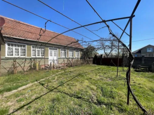 Casă tradițională la sat +teren 1.500 mp. Sat Săbolciu-51000 euro neg