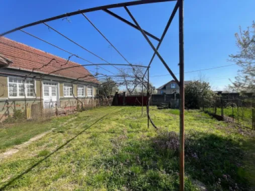 Casă tradițională la sat +teren 1.500 mp. Sat Săbolciu-51000 euro neg