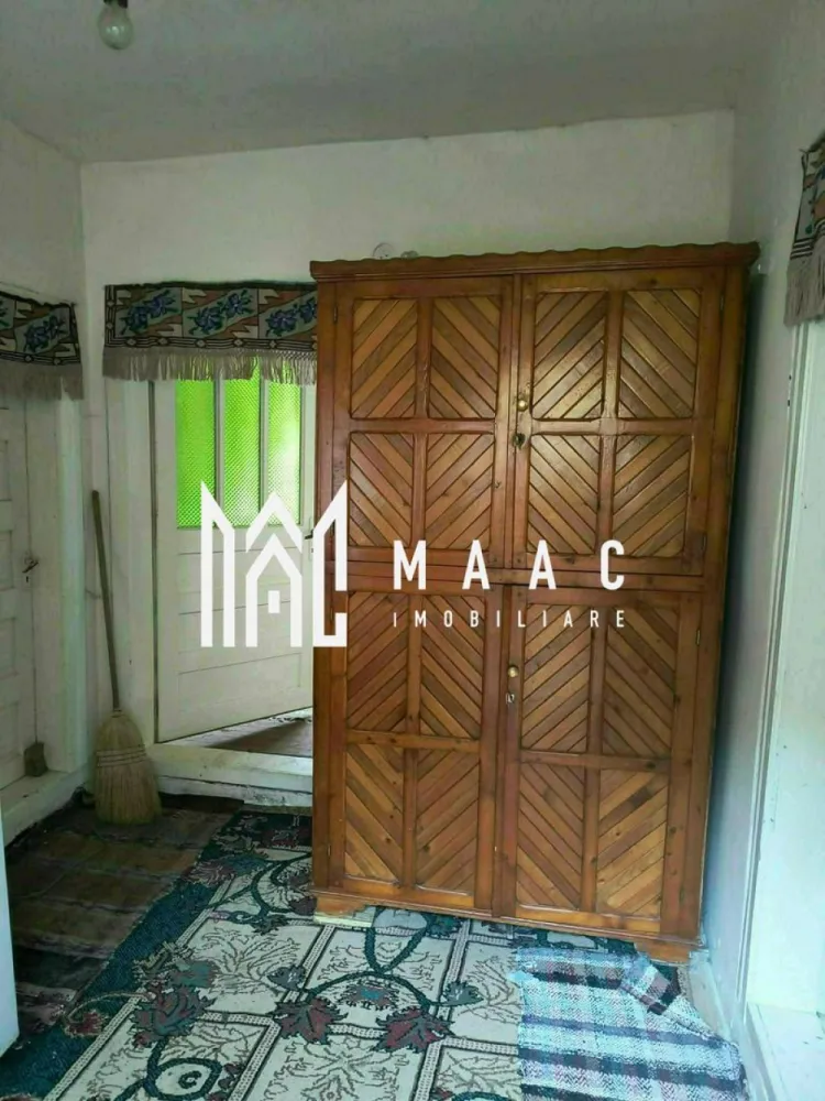 Un colt de rai in Apuseni I viața ca pe vremuri - O proprietate deosebită în Comuna Bistra, județul Alba, situată în satul Ștefanca, cu o suprafață de 1850 de metri pătrați de teren și o casă veche din bârne de brad. Aceasta beneficiază de electricitate și este ușor accesibilă. }}