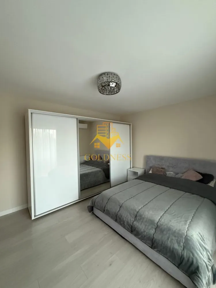 2 camere, Intre Lacuri, Iulius Mall, Auchan, Bloc nou, FSEGA - GOLDNESS Imobiliare vă propune spre închiriere un apartament cu 2 camere complet mobilat și utilat, la etajul 1 într-un imobil de 6 etaje, în Cartierul Intre Lacuri. Posibilitatea de parcare la liber în zona. Se află în apropierea stațiilor de transport în comun, magazine, restaurante, spații verzi, farmacii, etc. Apartamentul este compartimentat astfel: - 2 dormitoare cu pat matrimonial, dressing, noptiere - bucătărie complet utilată și mobilată, loc de servit masa - baie cu dus walkin, calorifer port prosop și dulap pentru depozitare. - terasa de 5 mp. Imobilul este dotat cu toate cele necesare- centrală proprie, frigider, aragaz, hotă, mașină de spălat haine, etc. Dacă sunteți interesați de acest apartament și doriți să îl vizionați, dar și pentru alte oferte nu ezitați să ne contactați telefonic sau prin e-mail. Vă stăm la dispoziție! Pentru intermediere se percepe un comision de 50% din prețul chiriei! }}