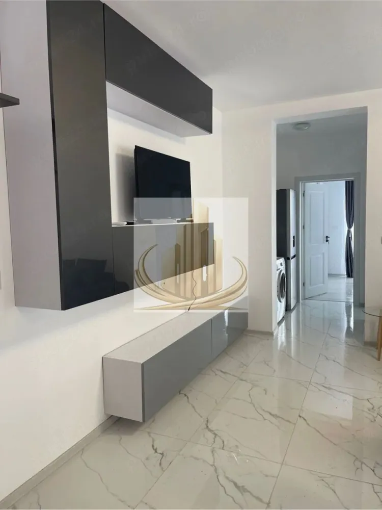 🏡Grand Mobilis va propune spre închiriere un ap de lux 3 camere - Grand Mobilis Imobiliare vă propune spre închiriere un apartament de lux cu 3 camere, situat în zona Girocului. Apartamentul este la prima închiriere, totul fiind nou, realizat cu finisaje premium și amenajat cu bun gust, pentru un confort maxim. Este alegerea ideală pentru o familie cu copii sau un cuplu care își dorește un spațiu generos, modern și elegant. 🏡 Detalii apartament: • 3 camere spațioase și luminoase • Bucătărie complet utilată • Balcon • Loc de parcare inclus • Situat la etajul 1 ✨ Dotări și finisaje: • Mobilier și electrocasnice noi • Mașină de spălat vase • Aragaz • Mașină de spălat rufe • Frigider • Cuptor cu microunde • 3 televizoare • Sistem de iluminat modern (candelabru cu telecomandă) • Finisaje de lux și design elegant 📍 Localizare: • Zonă liniștită, în Girocului • La doar 2-3 minute de sensul AEM • Acces rapid către oraș și puncte de interes 💶 Preț: 2300 lei / lună + garanție 🚫 Nu se acceptă animale de companie Acest apartament îmbină perfect confortul, eleganța și spațiul generos, fiind pregătit să devină „acasă” pentru viitorii chiriași. 📞 Pentru mai multe detalii sau programarea unei vizionări, vă stăm la dispoziție! Grand Mobilis Imobiliare – alegerea potrivită pentru tine. ID intern CP3031922 }}