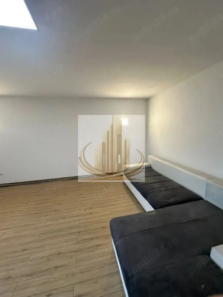 Apartament 2 Camere | 54 mp + Balcon | Etaj 4/8 | Parcare Subterană - Grand Mobilis Imobiliare vă propune spre vânzare un apartament modern cu 2 camere, parțial mobilat, situat la etajul 4 din 8 al unui imobil construit în 2008, în cadrul ansamblului rezidențial Iris. Cu o suprafață utilă de 54 mp, la care se adaugă un balcon generos de 7 mp, apartamentul oferă un spațiu echilibrat și bine organizat, ideal pentru un stil de viață confortabil. ✨ Locuința a fost recent renovată și se remarcă prin îmbunătățiri de actualitate: parchet nou, rulouri, mobilier de bucătărie realizat pe comandă și electrocasnice noi – toate contribuind la un ambient modern și plăcut. 📐 Date tehnice: Suprafață utilă: 54 mp Balcon: 7 mp Etaj: 4 / 8 An construcție: 2008 🏠 Compartimentare: Living luminos Dormitor confortabil Bucătărie modernă Baie Balcon spațios 🔥 Confort & dotări: Centrală proprie și încălzire prin calorifere Apartament renovat recent Mobilier de bucătărie nou, realizat pe comandă Electrocasnice noi Rulouri pentru un plus de confort 🚗 Extra: Loc de parcare subteran inclus în preț 📍 Localizare avantajoasă: Apartamentul este situat în ansamblul rezidențial Iris, într-o zonă liniștită, dar foarte bine conectată. Beneficiază de acces rapid către principalele artere ale orașului și către Iulius Town. În plus, la doar 2 minute de mers pe jos se află supermarketul Lidl, alături de alte facilități esențiale din proximitate. 💰 Oportunitate de investiție: Datorită poziționării și cererii ridicate din zonă, proprietatea reprezintă o alegere excelentă și pentru investiție, oferind un randament atractiv din închiriere. 💛 De ce să alegi acest apartament? Pentru confortul oferit de un apartament renovat, locația excelentă și beneficiile suplimentare precum parcarea subterană – toate pregătite pentru a deveni noul tău „acasă” sau o investiție sigură. 📞 Pentru mai multe detalii sau programarea unei vizionări, echipa Grand Mobilis Imobiliare vă stă la dispoziție! 💶 Preț negociabil ID Intern: CP3036531 }}