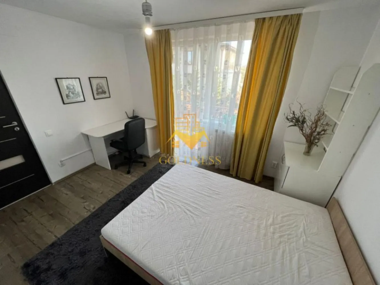 3 camere, modern, Buna Ziua zona Grand Hotel Italia, LIDL, Fagului - GOLDNESS Imobiliare vă propune spre închiriere un apartament cu 3 camere complet mobilat și utilat, la etajul 1 într-un imobil de 4 etaje, în cartierul Buna Ziua . Apartamentul este compartimentat astfel: - dormitor cu pat matrimonial, dressing, noptiere - dormitor cu pat matrimonial, spatiu pentru depozitare, birou - living cu bucatarie open-space complet utilată, canapea extensibla, loc de servit masa - baie cu cabina de dus, calorifer port prosop inox și dulap pentru depozitare. - terasa de 12 mp. Imobilul este dotat cu toate cele necesare- centrală proprie, mașină de spălat haine, frigider, plită electrică, hotă, etc. Se află în apropierea stațiilor de transport în comun, magazine, restaurante, spații verzi, farmacii, etc. Posibilitate de parcare in zona ! Dacă sunteți interesați de acest apartament și doriți să îl vizionați, dar și pentru alte oferte sau detalii nu ezitați să ne contactați telefonic sau prin e-mail - goldnessimobiliare@gmail.com. Vă stăm la dispoziție! Pentru intermediere se percepe un comision de 50% din prețul chiriei! }}