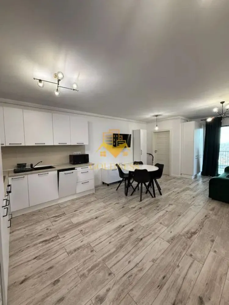 3 camere, modern, bloc nou, terasa,2 parcari, et 14, Zorilor Zona LIDL - GOLDNESS Imobiliare vă propune spre închiriere un apartament cu 3 camere complet mobilat și utilat, la etajul 5 într-un imobil de 15 etaje, în cartierul Zorilor. Apartamentul este compartimentat astfel: - dormitor cu pat matrimonial, dressing, noptiere - dormitor cu pat matrimonial, dulap pentru haine - living cu bucatarie open-space complet utilată, canapea extensibla, loc de servit masa - baie cu cana, calorifer port prosop inox și dulap pentru depozitare. - 2 terase de 10 mp. Imobilul este dotat cu toate cele necesare - centrală proprie, mașină de spălat haine, frigider, plită electrică, hotă, TV, etc. Se află în apropierea stațiilor de transport în comun, magazine, restaurante, spații verzi, farmacii, etc. Dispune de loc de parcare subterana! }}