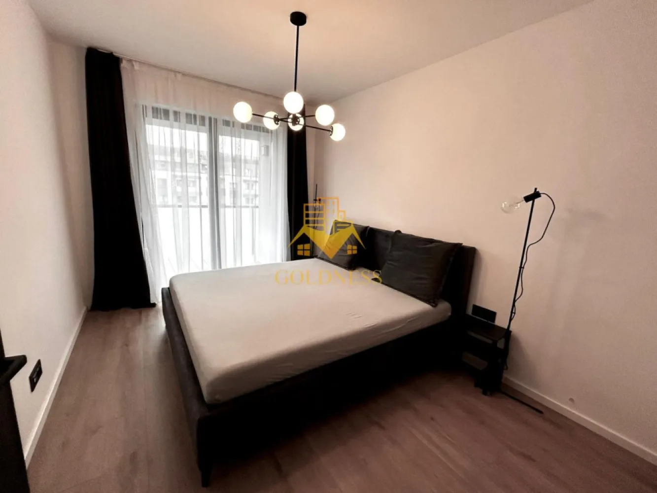 2 camere open space, Premium,Parcare, Liberty, Zona Semicentral, Iris - GOLDNESS Imobiliare vă propune spre închiriere un apartament cu 2 camere open space, complet mobilat și utilat, la etajul 5 într-un imobil de 6 etaje, în Cartierul Iris. Dispune de loc de parcare subteran! Se află în apropierea stațiilor de transport în comun, magazine, restaurante, spații verzi, farmacii, etc. Apartamentul este compartimentat astfel: - dormitor cu pat matrimonial, dressing, noptiere - living cu bucatarie open space complet utilată și mobilată, canapea extensibilă, loc de servit masa - baie cu cabina de dus, calorifer port prosop și dulap pentru depozitare. - balcon de 4 mp. Imobilul este dotat cu toate cele necesare- centrală proprie, frigider, aragaz, hotă, mașină de spălat haine, etc. Dacă sunteți interesați de acest apartament și doriți să îl vizionați, dar și pentru alte oferte nu ezitați să ne contactați telefonic sau prin e-mail. Vă stăm la dispoziție! Pentru intermediere se percepe un comision de 50% din prețul chiriei! }}