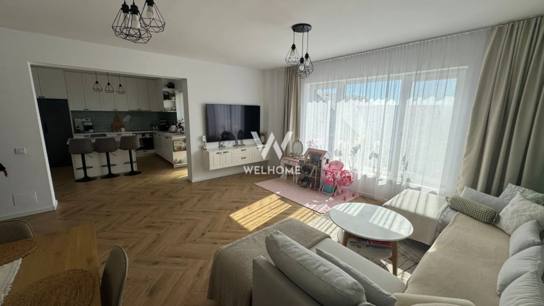 Casă nouă | 193 mp | Garaj dublu | Curte 315 mp | Mobilată – Șura Mare - Îți imaginezi dimineața cu cafeaua pe terasa de 17 mp, în timp ce copiii se joacă în siguranță în curtea din spate? Această casă individuală, construită în 2024, face exact asta posibil – la doar 5 minute de Sibiu, într-o zonă liniștită, exclusiv rezidențială. CE PRIMEȘTI: • 193 mp utili pe 3 niveluri (demisol, parter, etaj + pod) • Teren 400 mp – curte liberă de 315 mp în spate, complet privată • Garaj pentru 2 mașini + 2 locuri parcare exterioare • Terasă generoasă de 17 mp • 3 dormitoare (unul cu baie proprie), living open space, 2 băi • Încălzire în pardoseală pe toată suprafața • Aer condiționat inclus PREDARE IMEDIATĂ: Casa se vinde mobilată și utilată complet (excepție: mobilier camera copilului). Te muți fără niciun stres. LOCAȚIE: Șura Mare – Viile Sibiului. Acces rapid la Prima Shopping Center, școli, mijloace de transport. Vedere spre munți și spre oraș. Se acceptă credit ipotecar. Preț: 279.000 euro Sună sau scrie pentru o vizionare – disponibilitate imediată. }}