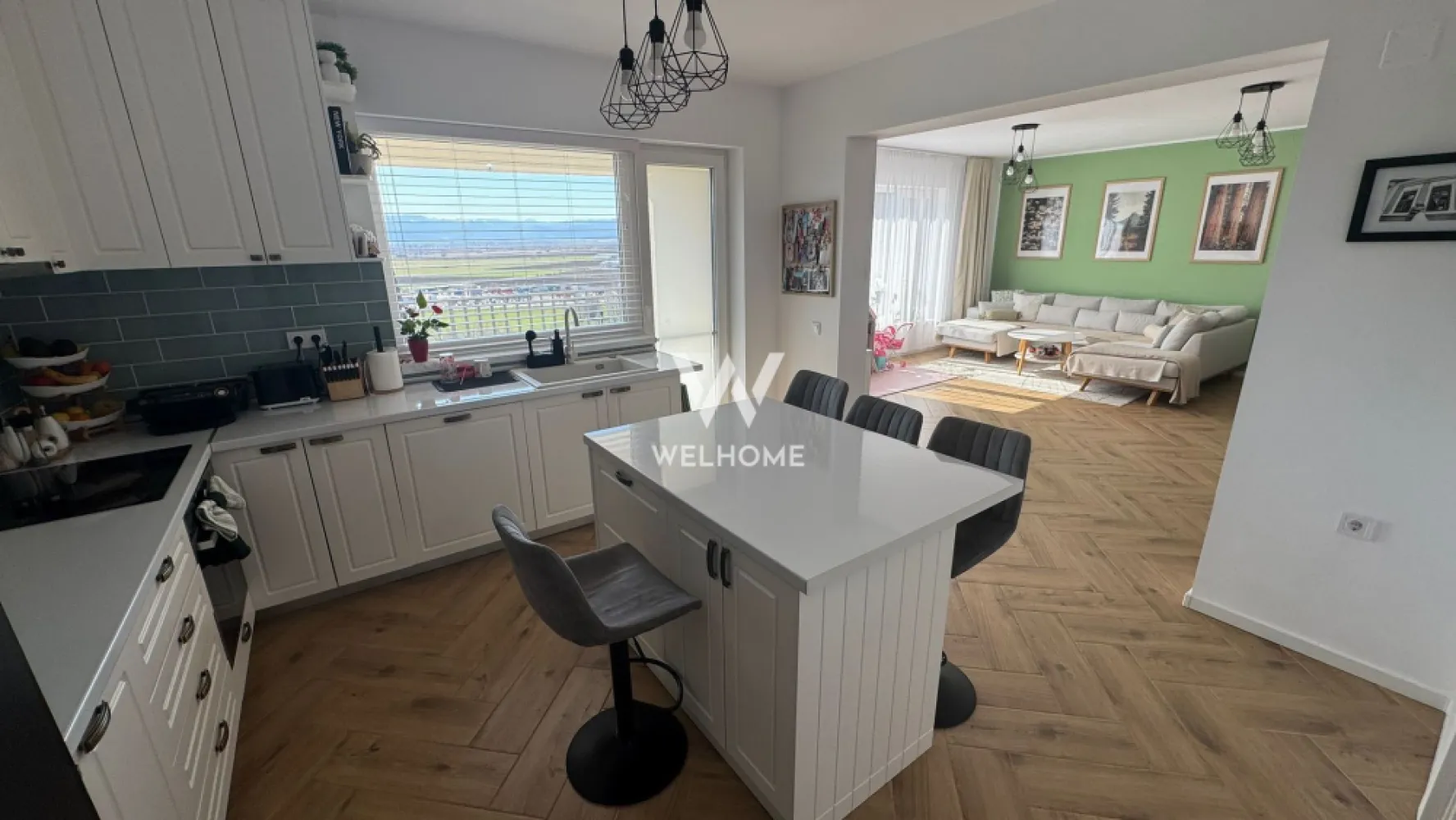 Casă nouă | 193 mp | Garaj dublu | Curte 315 mp | Mobilată – Șura Mare - Îți imaginezi dimineața cu cafeaua pe terasa de 17 mp, în timp ce copiii se joacă în siguranță în curtea din spate? Această casă individuală, construită în 2024, face exact asta posibil – la doar 5 minute de Sibiu, într-o zonă liniștită, exclusiv rezidențială. CE PRIMEȘTI: • 193 mp utili pe 3 niveluri (demisol, parter, etaj + pod) • Teren 400 mp – curte liberă de 315 mp în spate, complet privată • Garaj pentru 2 mașini + 2 locuri parcare exterioare • Terasă generoasă de 17 mp • 3 dormitoare (unul cu baie proprie), living open space, 2 băi • Încălzire în pardoseală pe toată suprafața • Aer condiționat inclus PREDARE IMEDIATĂ: Casa se vinde mobilată și utilată complet (excepție: mobilier camera copilului). Te muți fără niciun stres. LOCAȚIE: Șura Mare – Viile Sibiului. Acces rapid la Prima Shopping Center, școli, mijloace de transport. Vedere spre munți și spre oraș. Se acceptă credit ipotecar. Preț: 279.000 euro Sună sau scrie pentru o vizionare – disponibilitate imediată. }}