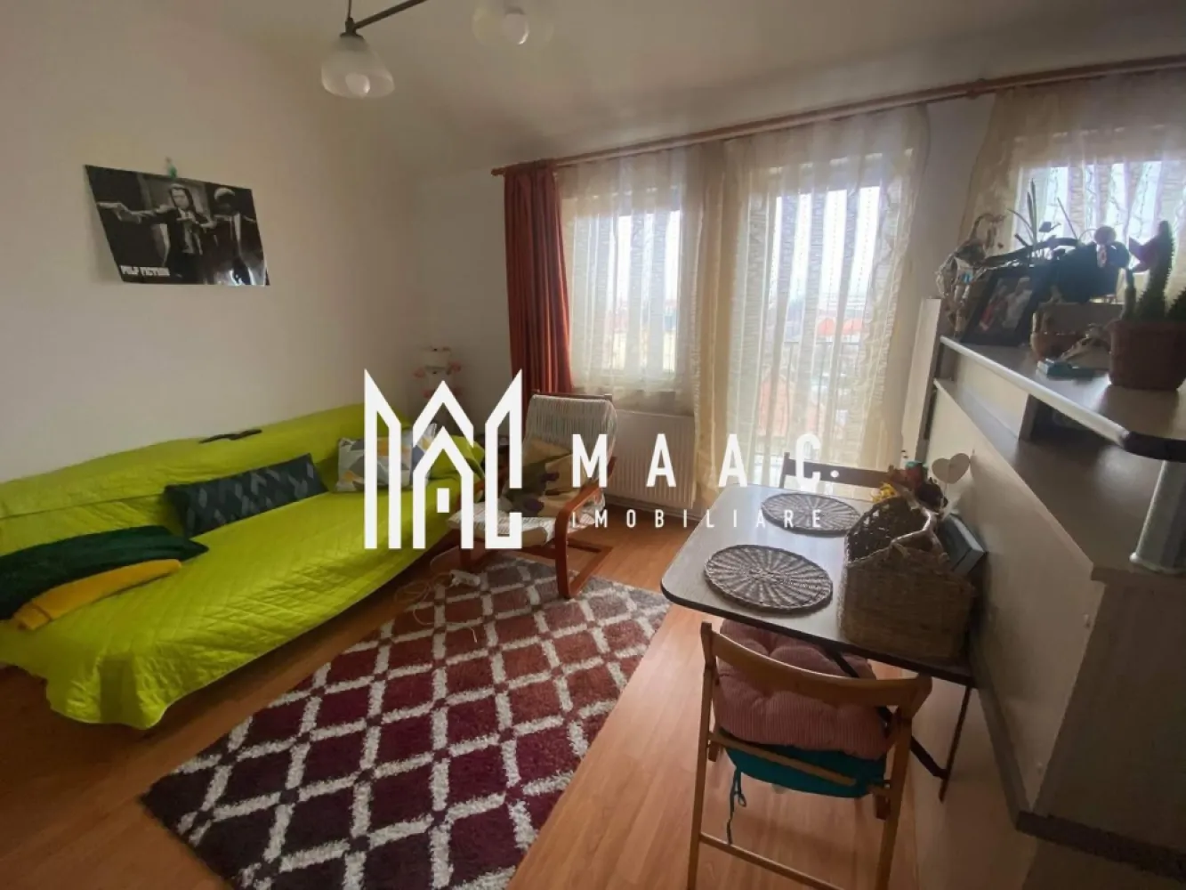 Apartament 3 camere | Pet Friendly | Mansarda | Cedonia - MAAC Imobiliare vă propune spre închiriere un apartament cu 3 camere, situat la etajul 5/5 (mansardă), într-o zonă apreciată – Cedonia, ideal pentru cei care își doresc un spațiu confortabil și bine organizat. Locuința este compartimentată eficient și oferă un ambient plăcut, fiind potrivită atât pentru o familie, cât și pentru un cuplu. Compartimentare: living cu bucătărie open-space 2 dormitoare baie Apartamentul se închiriază complet mobilat și utilat, fiind pregătit pentru mutare imediată. Avantaje: 3 camere etaj 5/5 – mansardă bucătărie open-space complet mobilat și utilat zonă Cedonia se acceptă animale de companie Pentru mai multe detalii sau programarea unei vizionări, nu ezitați să ne contactați specificand ID: CP3035773