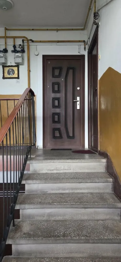 BRASADAS vinde ap 1 cam pe Careiului la etajul ⅕