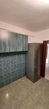 BRASADAS vinde ap cu o camera 38mp etaj 2/3 Ostrovului Lux.