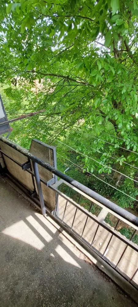 BRASADAS vinde ap cu o camera 38mp etaj 2/3 Ostrovului Lux.