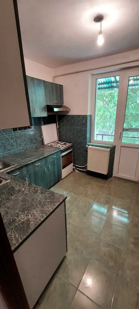 BRASADAS vinde ap cu o camera 38mp etaj 2/3 Ostrovului Lux.