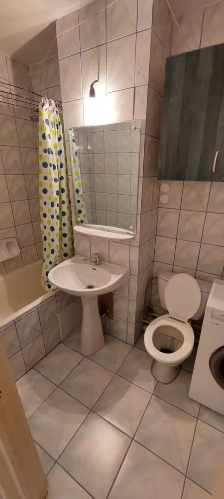 BRASADAS vinde ap cu o camera 38mp etaj 2/3 Ostrovului Lux.