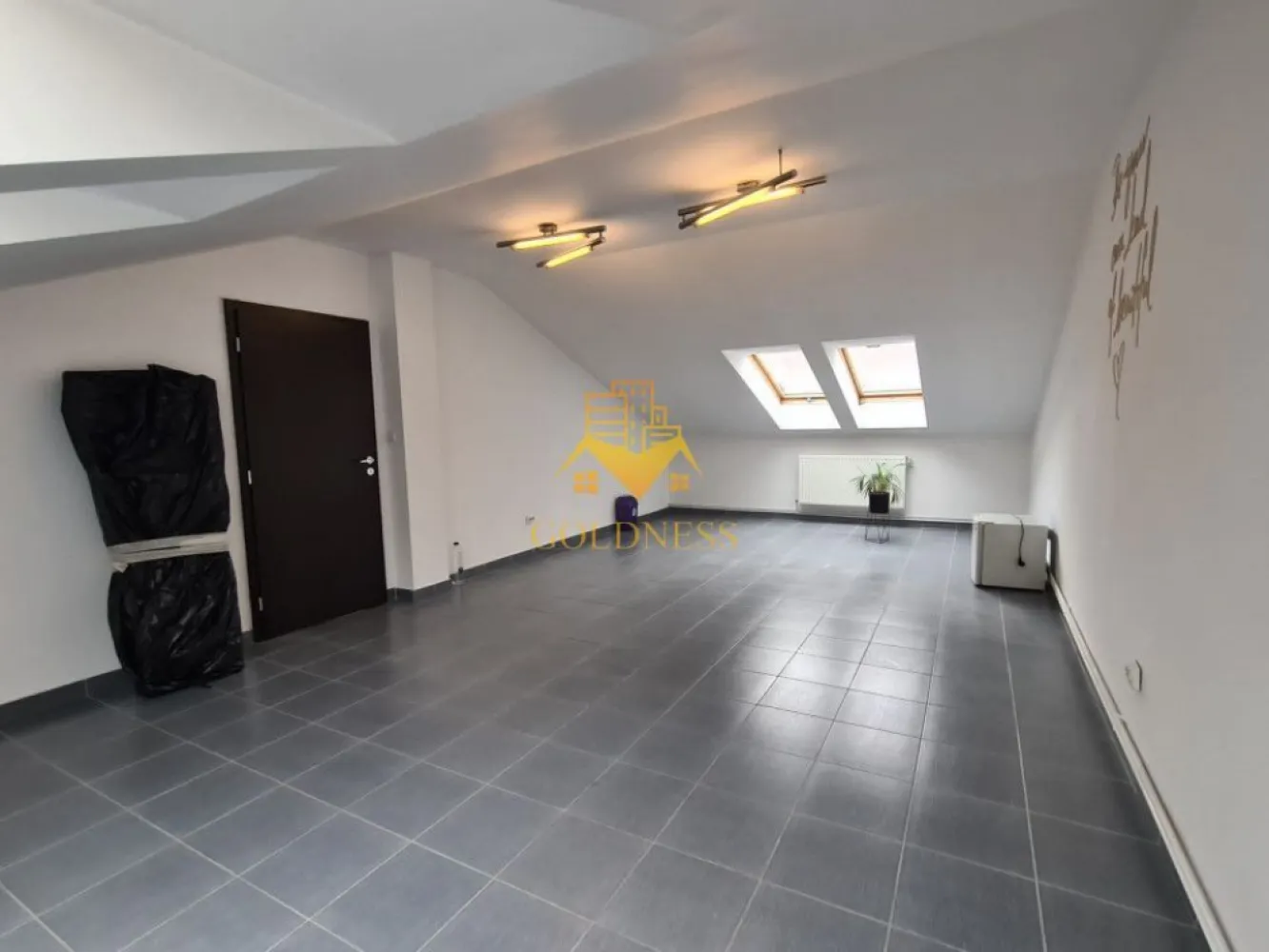 Spatiu de birou, depozitare, zona Centrala, Platinia, Motilor - Goldness Imobiliare va propune spre inchiriere spatiu comercial cu suprafata utila de 40 mp la etajul 1 intr-o cladire de P+1+M. Dacă sunteți interesați de acest spațiu și doriți să îl vizionați, dar și pentru alte oferte, nu ezitați să ne contactați telefonic sau prin e-mail. Vă stăm la dispoziție! Pentru intermediere se percepe un comision de 50% din prețul chiriei! }}