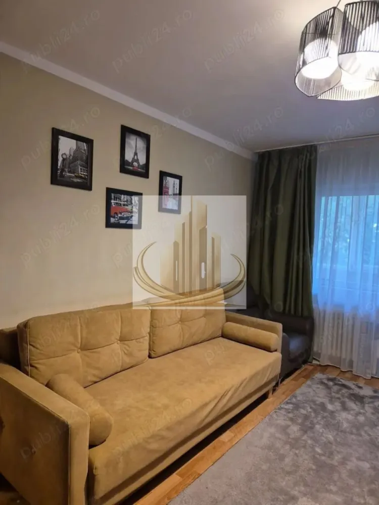 Apartament 4 camere, 76mp + 3 balcoane, zona Calea Aradului - Grand Mobilis Imobiliare vă propune spre vânzare un apartament primitor cu 4 camere, situat în zona Calea Aradului Vest – una dintre cele mai apreciate și bine conectate zone din Timișoara. Acest apartament nu este doar o proprietate, ci poate deveni cu ușurință un cămin ideal, unde confortul, liniștea și accesul facil către tot ce aveți nevoie se îmbină perfect. 📐 Detalii proprietate: Suprafață utilă: 76.1 mp Suprafață totală (cu balcoane): 85.5 mp Compartimentare: 4 camere decomandate, luminoase și bine proporționate 3 balcoane – spații perfecte pentru relaxare, cafeaua de dimineață sau depozitare Boxă la subsol– un plus important pentru organizare 🏢 Avantaje imobil: Apartamentul se vinde complet mobilat si utilat. Imobil cu doar 2 apartamente pe etaj, oferind un plus de liniște și intimitate Încălzire prin termoficare, cu posibilitate de montare a unei centrale proprii Apartament cu vedere pe ambele părți, lumină naturală pe tot parcursul zilei Atmosferă liniștită, ideală pentru locuit 📍 Locație excelentă: Poziționat într-o zonă echilibrată, apartamentul oferă liniștea de care aveți nevoie acasă, dar și acces rapid către oraș: Magazine, farmacii, școli și mijloace de transport în imediata apropiere Acces facil către principalele artere ale orașului La doar câteva minute de Iulius Town 💼 Potrivit pentru: ✔️ Familii care își doresc un cămin spațios, într-o zonă liniștită, dar bine conectată ✔️ Investitori, datorită randamentului ridicat de închiriere din zonă, atât pe termen lung, cât și în regim hotelier 💰 Preț: 137.900 € 📞 Pentru mai multe detalii sau pentru a programa o vizionare, vă stăm cu drag la dispoziție! }}