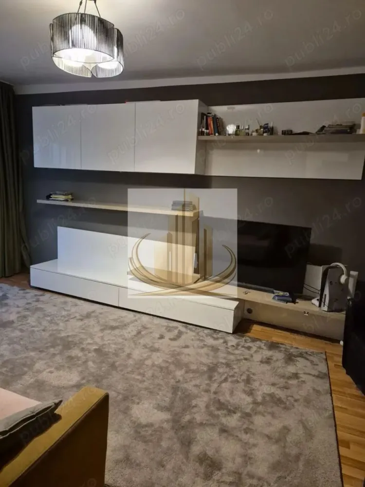 Apartament 4 camere, 76mp + 3 balcoane, zona Calea Aradului - Grand Mobilis Imobiliare vă propune spre vânzare un apartament primitor cu 4 camere, situat în zona Calea Aradului Vest – una dintre cele mai apreciate și bine conectate zone din Timișoara. Acest apartament nu este doar o proprietate, ci poate deveni cu ușurință un cămin ideal, unde confortul, liniștea și accesul facil către tot ce aveți nevoie se îmbină perfect. 📐 Detalii proprietate: Suprafață utilă: 76.1 mp Suprafață totală (cu balcoane): 85.5 mp Compartimentare: 4 camere decomandate, luminoase și bine proporționate 3 balcoane – spații perfecte pentru relaxare, cafeaua de dimineață sau depozitare Boxă la subsol– un plus important pentru organizare 🏢 Avantaje imobil: Apartamentul se vinde complet mobilat si utilat. Imobil cu doar 2 apartamente pe etaj, oferind un plus de liniște și intimitate Încălzire prin termoficare, cu posibilitate de montare a unei centrale proprii Apartament cu vedere pe ambele părți, lumină naturală pe tot parcursul zilei Atmosferă liniștită, ideală pentru locuit 📍 Locație excelentă: Poziționat într-o zonă echilibrată, apartamentul oferă liniștea de care aveți nevoie acasă, dar și acces rapid către oraș: Magazine, farmacii, școli și mijloace de transport în imediata apropiere Acces facil către principalele artere ale orașului La doar câteva minute de Iulius Town 💼 Potrivit pentru: ✔️ Familii care își doresc un cămin spațios, într-o zonă liniștită, dar bine conectată ✔️ Investitori, datorită randamentului ridicat de închiriere din zonă, atât pe termen lung, cât și în regim hotelier 💰 Preț: 137.900 € 📞 Pentru mai multe detalii sau pentru a programa o vizionare, vă stăm cu drag la dispoziție! }}