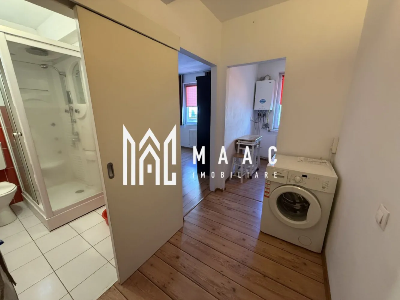 Apartament 1 camera Decomandat | Etaj 1 | Parcare | Turnisor - MAAC Imobiliare vă prezintă spre vânzare un apartament cu 1 cameră, situat la etajul 1, în cartierul Alma, Turnișor. Caracteristici: Apartament decomandat 1 cameră Etaj 1 din 4 Bloc din cărămidă An construcție: 2008 Compartimentare: Hol de acces Bucătărie separată utilata si mobilata. Dormitor Baie cu cabina si geam de aerisire. Dotări și finisaje: Centrală termică proprie Parchet laminat în hol, bucătărie și cameră Gresie și faianță în baie Tâmplărie PVC cu geam termopan Ușă metalică la intrare Avantaje: Loc de parcare inclus Potrivit atât pentru locuit, cât și pentru investiție Zonă liniștită, cu acces facil către oraș. Pentru mai multe detalii precizati telefonic ca ati vazut anuntul cu ID: CP2900184 }}