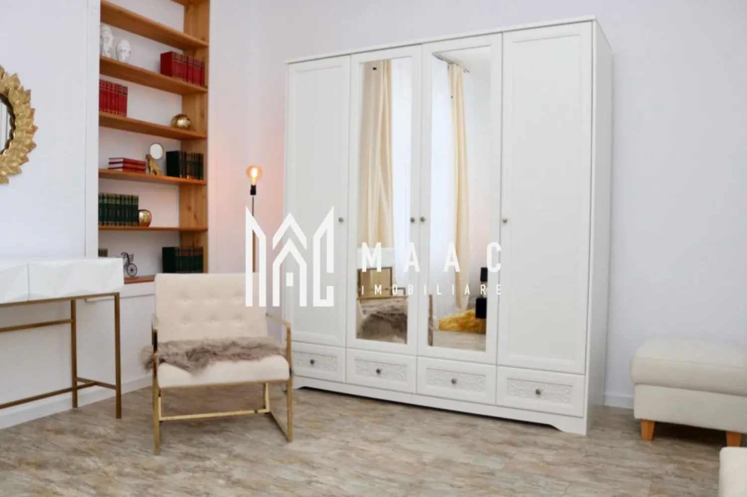 Apartament 4 camere | 2 bai | Modern | Curte | Central - MAAC Imobiliare propune spre inchiriere un apartament cu 4 camere, situat central, spațios, liniștit și luminos, amplasat in zona centrala din Cisnadie. Locuinta este alcatuita din 3 dormitoare, living cu bucatarie open-space, 2 bai, hol. Accesul imobilului se face printr-o curte privata. Zona linistita cu putini vecini. Apartamentul se prezinta impecabil, acesta fiind. renovat modern cu mobilier si electrocasnice de calitate. Pentru mai multe detalii specificati: CP3017621 }}