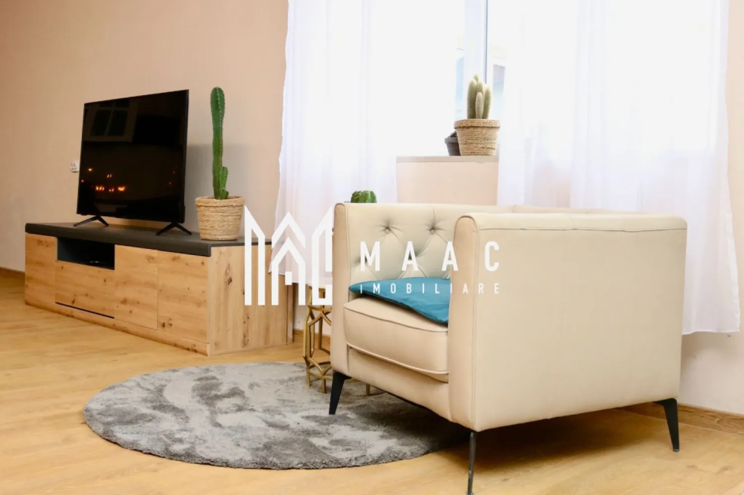 Apartament 4 camere | 2 bai | Modern | Curte | Central