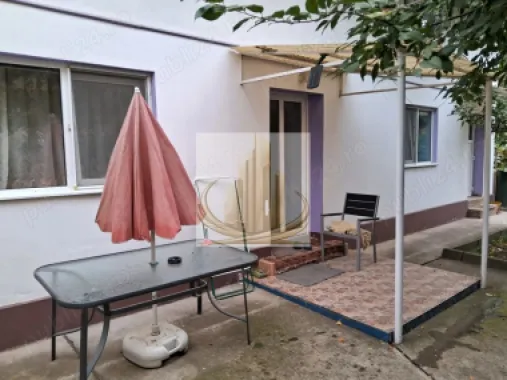 Grand Mobilis Apartament la parterul unei case de închiriat, elegant.