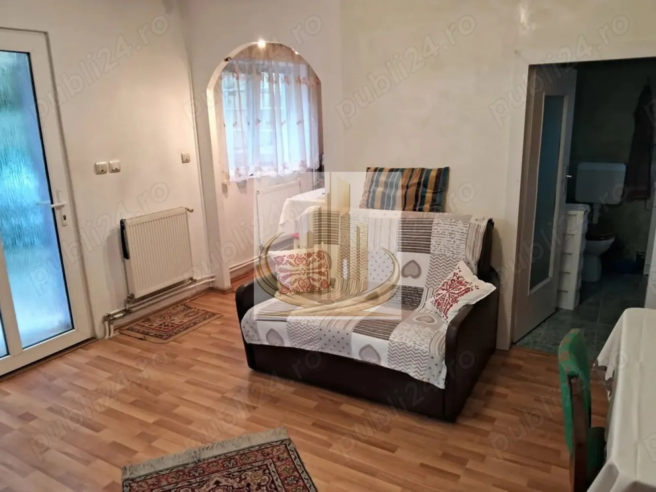 Grand Mobilis Apartament la parterul unei case de închiriat, elegant.